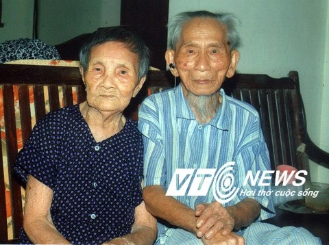 Cặp vợ chồng cụ Cao Viễn và Vũ Thị Hai (quê Nghệ An) được cho là lớn tuổi nhất Việt Nam, tính đến thời điểm hiện tại. Cặp vợ chồng cụ Cao Viễn và Vũ Thị Hai (quê Nghệ An) được cho là lớn tuổi nhất Việt Nam, tính đến thời điểm hiện tại.