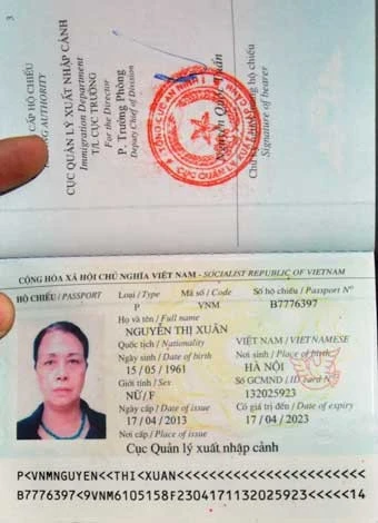 Tấm hộ chiếu sang Ma-rốc của bà Xuân. Tấm hộ chiếu sang Ma-rốc của bà Xuân.