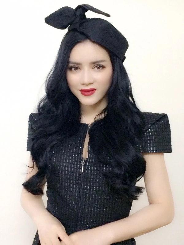 "Lý Nhã Kỳ sẽ tập trung kinh doanh và dành thời gian cho các hoạt động xã hội nhiều hơn". Những người đẹp Việt bất ngờ 'nghỉ chơi' showbiz