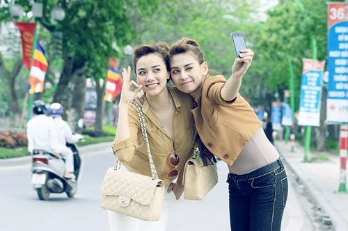Hoàng Yến và Trang Nhung không còn thân thiết chỉ vì cùng yêu một người đàn ông. Sao Việt quay lưng với bạn thân vì tình - tiền