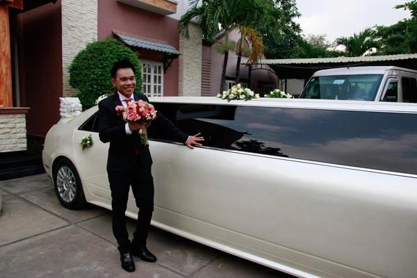 Siêu xeCadillac CTS Limousine dùng để rước dâu của anh.Ảnh: Tin 247. Chồng và người yêu giàu có của các hot girl Việt