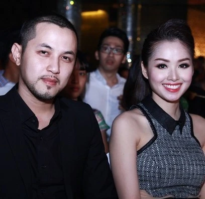 Từng tiết lộ đã chi 200 triệu cho 3 tuần yêu nhau, mua căn hộ sang trọng tặng hot girl Tâm Tít, Thế Bảo - anh trai ca sĩ Bảo Thi khiến dư luận bất ngờ về sự chịu chơi và giàu có của mình. Tuy mối tình với người đẹp Hà thành sớm tan vỡ trong ồn ào nhưng công chúng cũng đã biết thêm một hot girl từng cặp kè người yêu giàu có đất Sài thành. Ảnh: Trí thức trẻ. Chồng và người yêu giàu có của các hot girl Việt