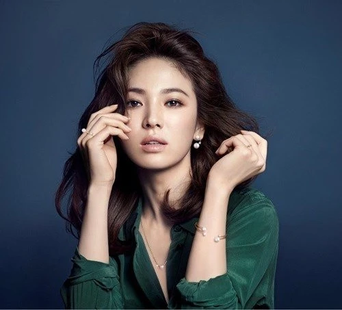 Ảnh quảng cáo mới của Song Hye Kyo được công bố. Ảnh quảng cáo mới của Song Hye Kyo được công bố