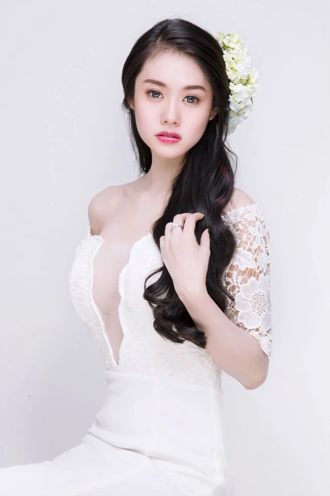 Linh Chi lấy lại vẻ trong sáng sau loạt ảnh gợi cảm ảnh 3 a