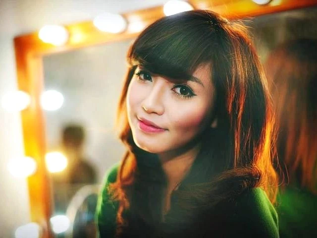Công chúa V-pop Bích Phương Idol sở hữu một gương mặt xinh đẹp tự nhiên. Không thể phủ nhận nhan sắc này cũng đã giúp cô trở nên nổi tiếng, có nhiều fan hơn. Những nữ ca sĩ sở hữu khuôn mặt đẹp