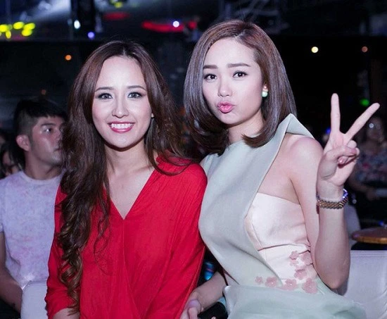 Ngay cả khi phải “đọ sắc” với người bạn thân thiết là hoa hậu đình đám Mai Phương Thúy, nhan sắc của Minh Hằng cũng không hề lép vế. Ngay cả khi phải “đọ sắc” với người bạn thân thiết là hoa hậu đình đám Mai Phương Thúy, nhan sắc của Minh Hằng cũng không hề lép vế.