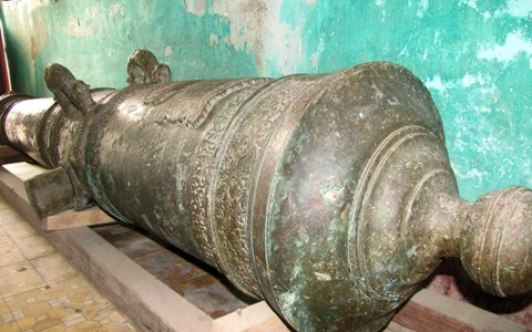 khẩu thần công, bảo tàng, lăn lóc, suýt bị bán, sang TQ, Hà Tĩnh khẩu thần công, bảo tàng, lăn lóc, suýt bị bán, sang TQ, Hà Tĩnh