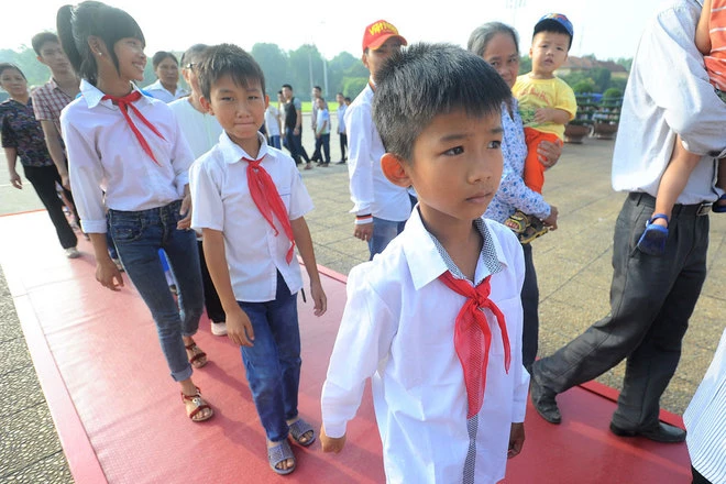 Ngày Độc lập, vào Lăng viếng Chủ tịch Hồ Chí Minh ảnh 6