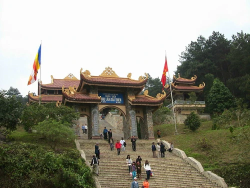Vào mỗi dịp hè, nơi đây cũng là điểm tham gia khóa học tu 7 ngày của các bạn trẻ. Ảnh:Phó Nháy. pho-nhay-JPG-6226-1410248800.jpg