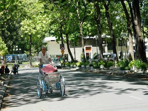 Cẩn thận là điều nên làm trong bất cứ hành trình du lịch nào .Ảnh:Văn Trãi. 2-9089-1410519750.jpg
