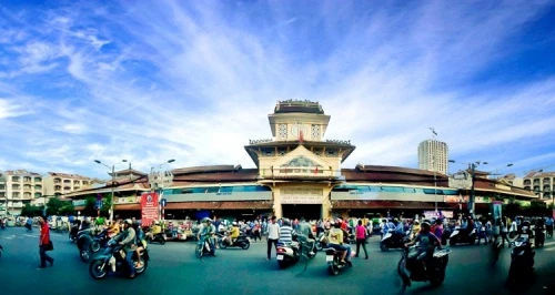 Chợ Bình Tây, điểm đến của du khách cần mua đồng hồ đẹp hay các vật gia dụng. Ảnh:Ken99. 2-8441-1410488245.jpg