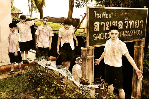 Bạn sẽ bị “hù dọa” với sự kiện Spooktacular đậm chất kinh dị Thái Lan trên đảo Sentosa vào dịp Halloween. Gõ caption vào đây