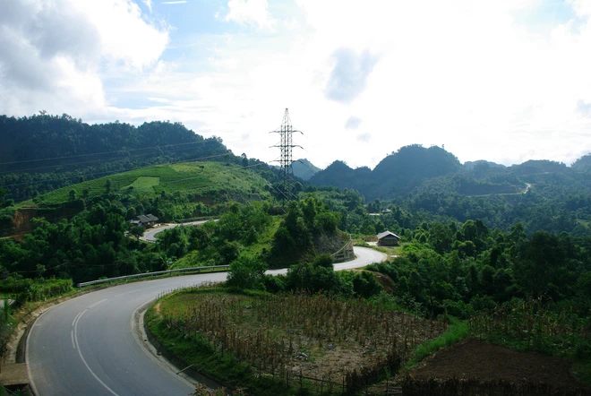 Đèo Pha Đin huyền ảo trong mây ngàn ảnh 4