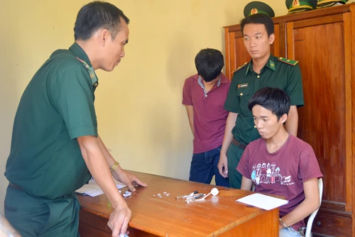 Hoàng Ngọc Toàn tại cơ quan chức năng. Ảnh:Q.V anh-4327-1412337008.jpg