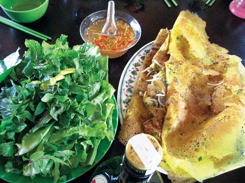 Bánh xèo U Minh hấp dẫn hơn khi có thêm thịt chuột đồng, bồn bồn. Ảnh:vannghetiengiang anh-2-2653-1410192461.jpg