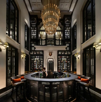 La Maison 1888 là nhà hàng đầu tiên tại châu Á được đầu bếp 3 sao Michelin - Michel Roux đích thân xuống bếp. Những dịch vụ giải trí ngay trong khuôn viên khu nghỉ dưỡng như rạp chiếu phim, karaoke , VIP club, bar… cùng những chuyến trải nghiệm, khám phá thiên nhiên, văn hóa Việt Nam cũng góp phần giúp khu nghỉ dưỡng nhận được giải thưởng. a2-3454-1413196739.jpg
