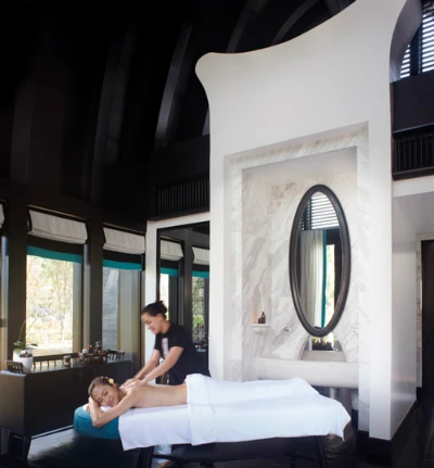 Ngoài giải thưởng khu nghỉ dưỡng hàng đầu về dịch vụ giải trí và ẩm thực tại châu Á 2014, InterContinental Danang Sun Peninsula Resort còn được bình chọn thêm 3 giải: Asia's Leading Luxury Resort 2014 - Khu nghỉ dưỡng sang trọng nhất Châu Á 2014; Vietnam's Leading Resort - Khu nghỉ dưỡng tốt nhất Việt Nam; Vietnam's Leading Spa Resort- Khu nghỉ dưỡng có dịch vụ spa tốt nhất Việt Nam. Ngoài giải thưởng khu nghỉ dưỡng hàng đầu về dịch vụ giải trí và ẩm thực tại châu Á 2014, InterContinental Danang Sun Peninsula Resort còn được bình chọn thêm 3 giải: Asia's Leading Luxury Resort 2014 - Khu nghỉ dưỡng sang trọng nhất Châu Á 2014; Vietnam's Leading Resort - Khu nghỉ dưỡng tốt nhất Việt Nam; Vietnam's Leading Spa Resort- Khu nghỉ dưỡng có dịch vụ spa tốt nhất Việt Nam.