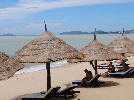 Hình ảnh Việt Nam đẹp bình dị qua ống kính du khách nước ngoài ảnh 22 Bãi biển Nha Trang.