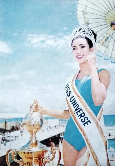 Kinh ngạc “vẻ đẹp không tuổi” của cựu Hoa hậu Hoàn Vũ