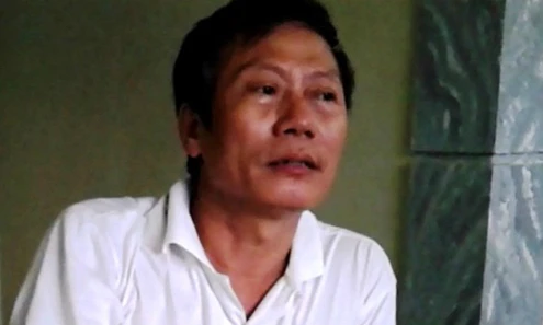 Ông Nguyễn Văn Bốn chủ tiệm vàng kể lại giây phút đối mặt toán cướp. Ảnh:Tĩnh Gia. ke-vu-cuop-6710-1414505575.jpg