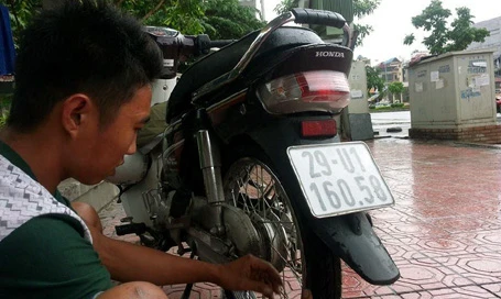 Đi tác nghiệp, một phóng viên bị kẻ gian trộm xe máy ảnh 1 Hà Nội: Đi <a href='https://plo.vn/tu-khoa.html?q=tác nghiệp' title='tác nghiệp'>tác nghiệp</a>, một phóng viên bị kẻ gian trộm xe máy