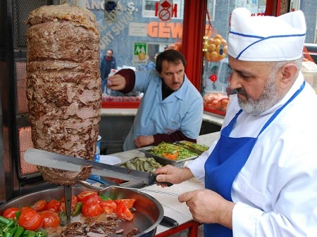 Bánh mì doner kebab của Thổ Nhĩ Kỳ.