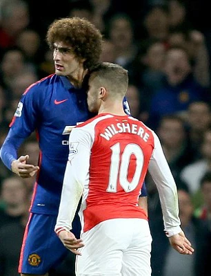 Wilshere có pha nổi nóng không cần thiết. Ảnh:Reuters. 1416680639653-lc-galleryImage-22-Novembe