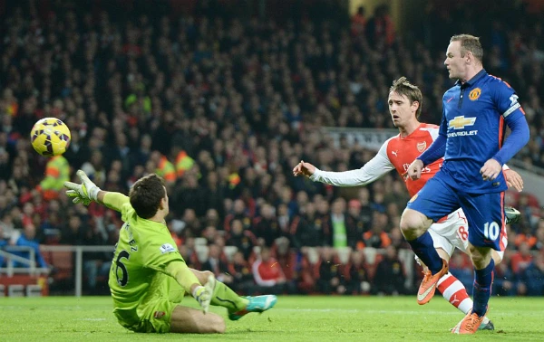 Rooney nâng tỷ số lên 2-0 từ đường kiến tạo của Di Maria. Ảnh:EPA. 2367C0CD00000578-2845527-image-52-141668