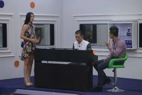 Liveshow 6 cuộc thi "Hoa khôi Áo dài Việt Nam 2014 - Đường tới vương miện Hoa hậu Thế giới" sẽ diễn ra vào tối 26-11 với chủ đề thi Tài năng. 15 thí sinh còn lại trong "Lâu đài sắc đẹp" đang ráo riết tập luyện cho đêm thi này. Thanh-Nhan-tap-luyen-cho-tiet-1948-9944-