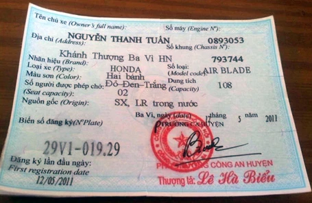 Xe 'gian' đeo biển giả bị cảnh sát giao thông 'lật tẩy' ảnh 3 Biển kiểm soát và giấy đăng ký xe được làm giả hết sức tinh vi.