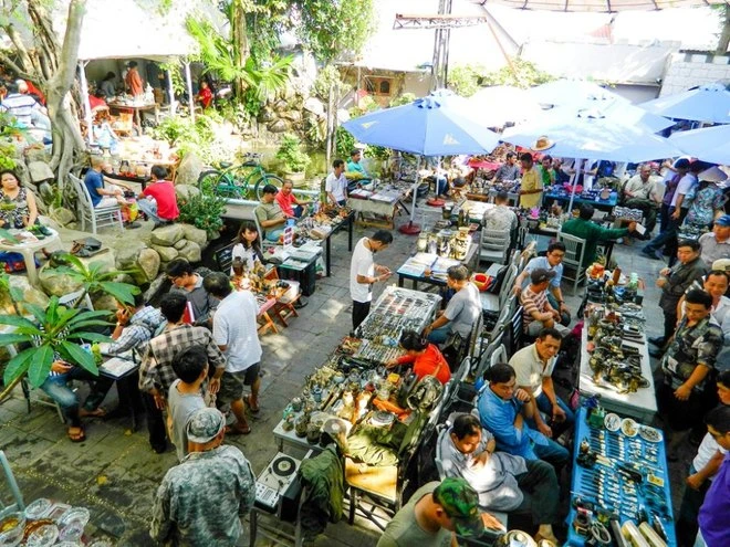 Chợ ‘ve chai’ cuối tuần giữa lòng Sài Gòn ảnh 11