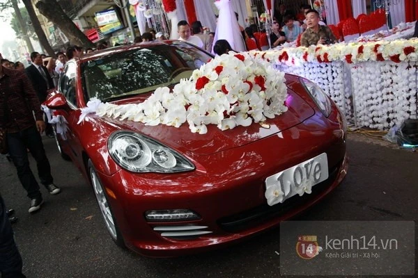 Mốt 'khoe' siêu xe của sao Việt ảnh 6