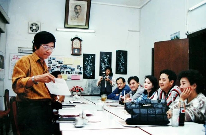 Bởi trong trang nhật ký cuối cùng được viết trước 2 ngày khi anh quyết định ra đi, nam tài tử đề: "“… Nếu không đi đến được hôn nhân anh sẽ chết" kèm theo cái tên Minh Anh được nhắc đến trong thư tuyệt mệnh của anh.Tuy nhiên, nguyên nhân sâu thẳm xa của chuyện tình này như thế nào cho đến nay vẫn còn là một ẩn số. Gần 20 năm kể từ ngày quyết định giã từ cõi đời, khi nhắc về Lê Công Tuấn Anh, khán giả vẫn tiếc nuối về một ngôi sao tài hoa nhưng bạc mệnh. f