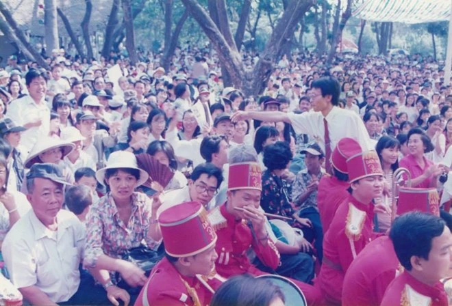 MC Lại Văn Sâm thời gầy gò và đen nhẻm. f