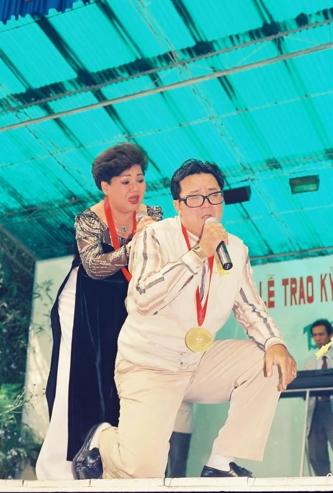 NSND Ngọc Giàu và NSƯT Bảo Quốc - hai cây đại thụ của sân khấu hài kịch ăn ý trên sân khấu. Hiện tại do tuổi đã cao nên cả hai rất ít đi diễn, nhưng thỉnh thoảng vẫn góp mặt trong các chương trình ý nghĩa hoặc các giải thưởng để giới thiệu và trao giải cho bậc hậu bối. f