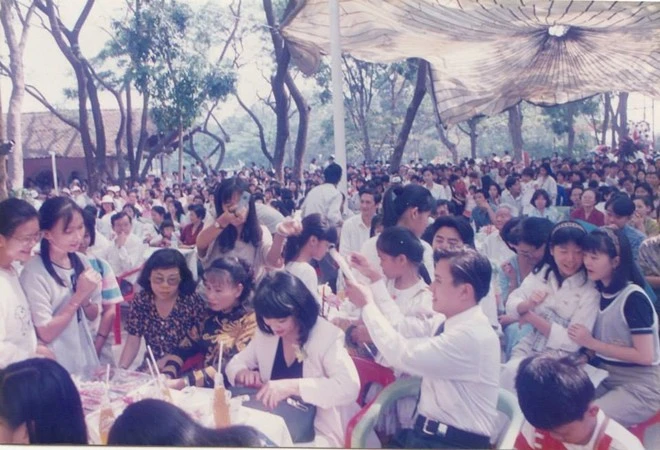 Một bước thành “sao” sau vaiQuang “Đông ki sốt”, tên tuổi của Lê Công Tuấn Anh nổi như cồn. Thời điểm này gần như có phim mới nào bấm máy anh cũng có vai, mà đều là vai chính, nổi bật có vai Quang Sơn trong Em còn nhớ hay em đã quên, vai Tuấn trongNgọt ngào và man trá, vai Đại trong Mặt trời đêm. Sau vai Đại này đã mang về cho anh giải Nam diễn viên trong giải Mai Vàng lần thứ 1 tổ chức năm 1995. f