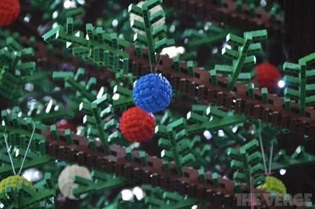 &nbsp;Cận cảnh cây thông noel độc đáo.