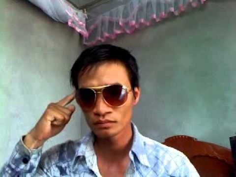Hiện tượng mạng Lệ Rơi. Ảnh cắt từ clip. Lệ Rơi vào hài Tết