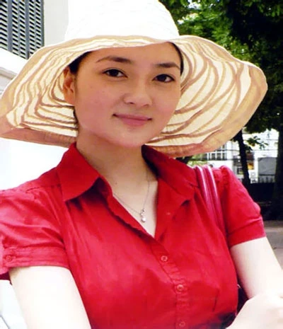 Nguyễn Thị Huyền trước khi đăng quang có gương mặt mũm mĩm và nước da ngăm đen1 Nguyễn Thị Huyền trước khi đăng quang có gương mặt mũm mĩm và nước da ngăm đen