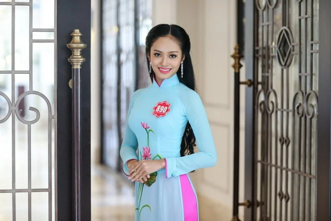 Thí sinh Từ Cao Thanh Thủy, số báo danh 890, vừa bất ngờ được trao giải hậu Hoa hậu - Ảnh: LVPH Thí sinh Từ Cao Thanh Thủy, số báo danh 890, vừa bất ngờ được trao giải hậu Hoa hậu - Ảnh: LVPH