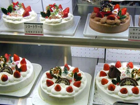 Người Nhật có thói quen ăn bánh kem ngày Giáng sinh