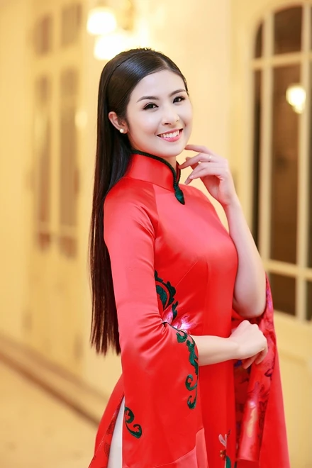 Huyền My đọ sắc với Ngọc Hân trong tà áo dài ảnh 4 Huyền My đọ sắc với Ngọc Hân trong tà áo dài ảnh 4
