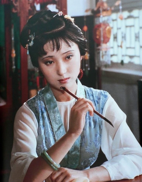 Vai Lâm Đại Ngọc do Trần Hiểu Húc thể hiện đã trở thành kinh điển. Vai Lâm Đại Ngọc do Trần Hiểu Húc thể hiện đã trở thành kinh điển.