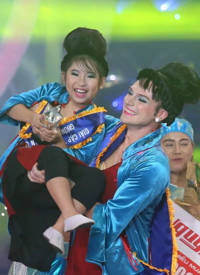 'Gương mặt thân quen nhí' thuộc về bé Uyên Nhi ảnh 2 'Gương mặt thân quen nhí' thuộc về bé Uyên Nhi ảnh 2