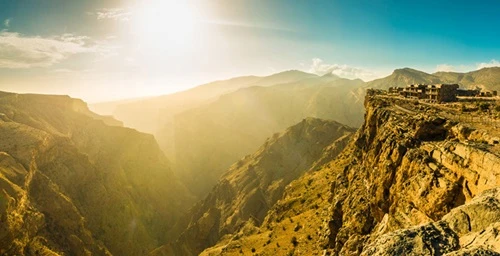 10. Alila Jabal Akhdar, Oman Nằm ở độ cao 2.000 m so với mực nước biển, khu nghỉ dưỡng Alila Jabal Akhdar tọa lạc trên vùng núi Hajar có tầm nhìn vô cùng tuyệt vời với không gian khoáng đạt. 10-1417-1419558337.jpg