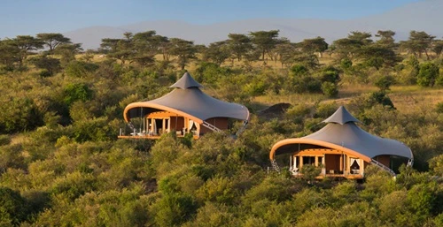 6. Mahali Mzuri, Kenya Đây là trại nghỉ dưỡng sang trọng nằm trên vùng đất trải dài 240 km của thủ đô Nairobi, Kenya. Công trình được xây dựng để giảm thiểu tối đa tác động đến thiên nhiên với cấu trúc nhẹ, đồng thời tạo mối quan hệ với cộng đồng địa phương khi sử dụng nguồn nhân lực và nguyên liệu tại chỗ. 6-1-2164-1419558334.jpg