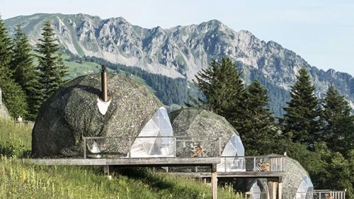 9. Whitepod Eco, Thụy Sỹ Nằm ngay trung tâm vùng núi Alps ở Thụy Sỹ, Whitepod Eco là khách sạn sang trọng có 15 nhà lều với đủ các phòng thiết yếu được bao bọc bởi một vùng thiên nhiên tươi đẹp. 9-3141-1419558336.jpg