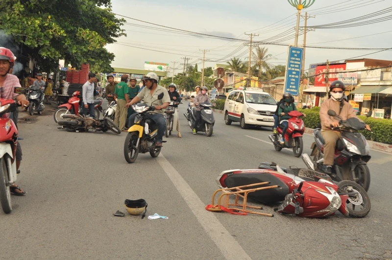 Say rượu, chạy ngược chiều tông hai mẹ con bị thương nặng ảnh 4 Say rượu, chạy ngược chiều tông hai mẹ con bị thương nặng ảnh 4