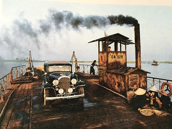 Chuyến phà qua sông Tiền - nơi nảy sinh tình yêu giữa Huỳnh Thủy Lê và M. Duras - được tái hiện trong phimNgười tình- Ảnh tư liệu Chuyến phà qua sông Tiền - nơi nảy sinh tình yêu giữa Huỳnh Thủy Lê và M. Duras - được tái hiện trong phimNgười tình- Ảnh tư liệu