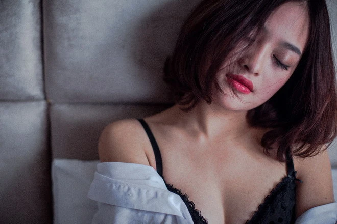 Thùy Anh táo bạo trong bộ ảnh mừng tuổi 20 ảnh 3